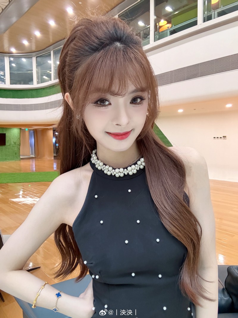 互动女主持人泱泱晒照:晚安💤 明天尼克斯绿军~