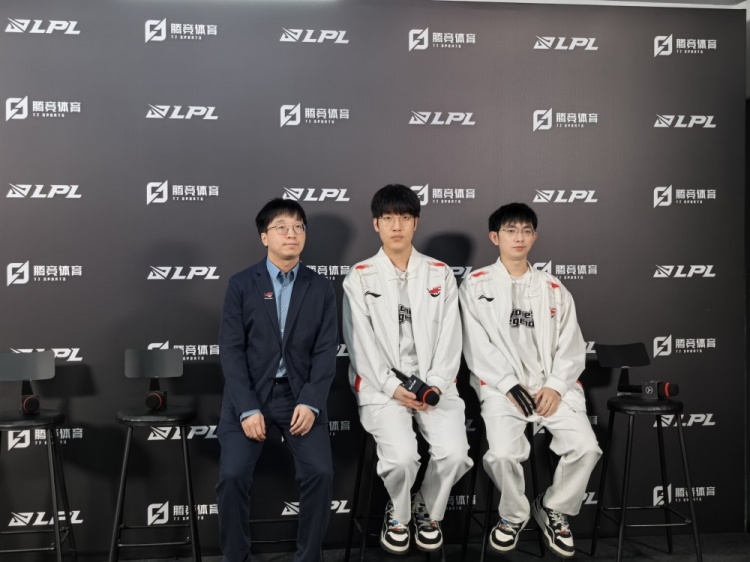 AL赛后群访 教练:今天的失利暴露了一些问题 幸好是常规赛能调整