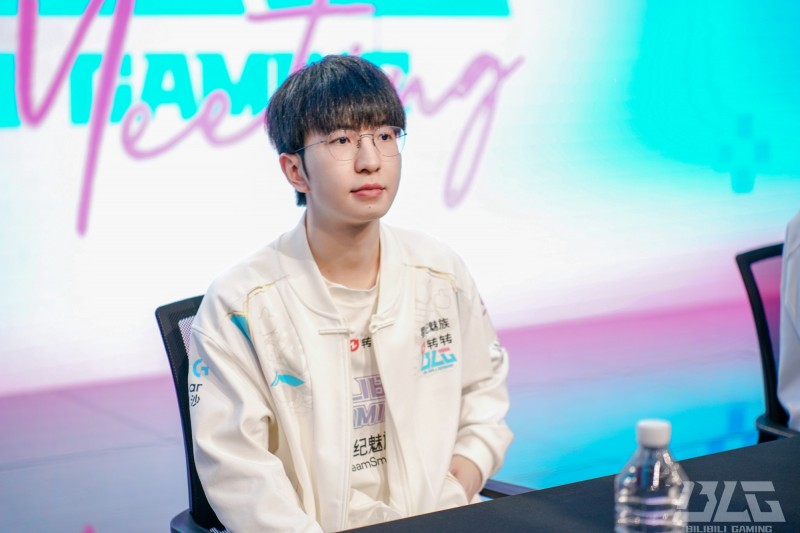 BLG.ELK赛后更新社媒:“兄弟们打的好 继续连胜下去吧🐛”