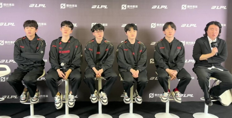 JDG赛后群访 教练:要在BP上下更多的功夫 继续改进游戏内的部分