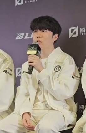 今天打的像一个整体了!Rookie:大家往一个方向考虑就没有困难