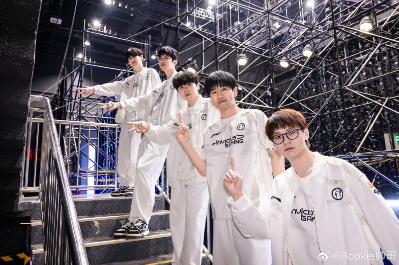 Rookie晒照：第八胜！就是这种不加班的感觉！