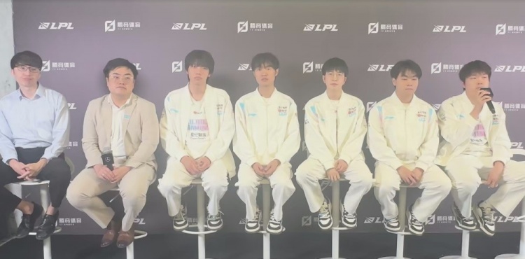 BLG赛后群访 教练:赛程中肯定会遇到困难 关键是齐心协力一起解决