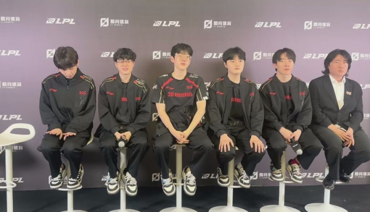 JDG赛后群访 教练:打AL尽可能Ban了对面玩的好的 打好我们自己的