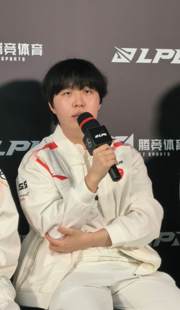 你们的安妮呢?Kanavi:安妮潘森前期强势 很好带节奏