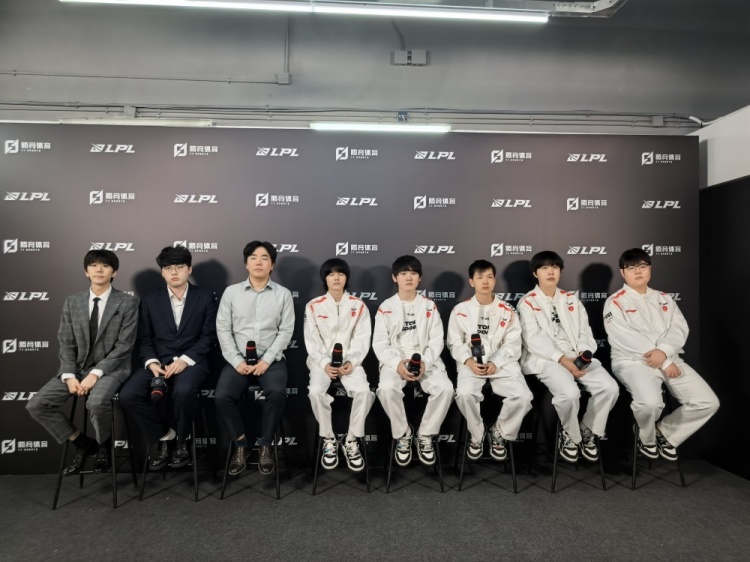 熟练度呢？TES赛后群访 教练：今天选了一些后面可能用到的英雄