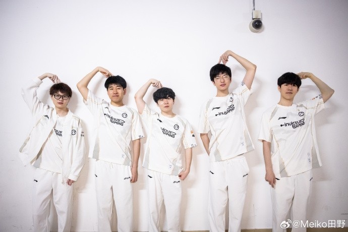 Meiko赛后分享合照:第二赛段的第十胜!