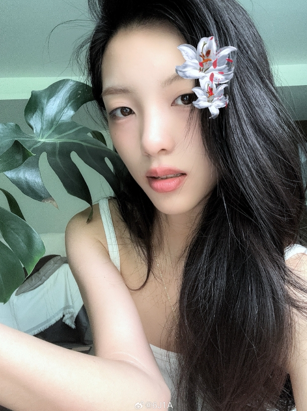 AG CF分部女选手6J1A晒照:果然女人才是世界上最美好的