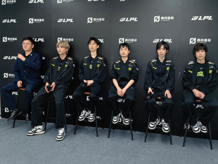 NIP赛后群访 教练:BO5要准备更充分点 要赶紧调整自己的心态状态