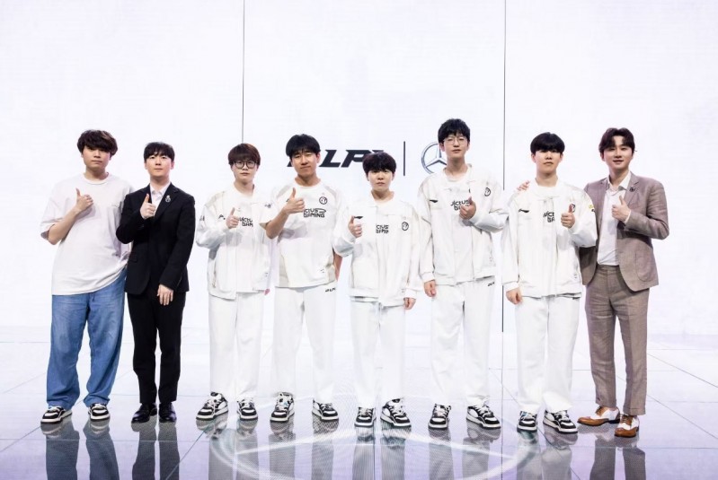 横扫EDG晋级八强,Jiejie赛后更博:进季后赛了!