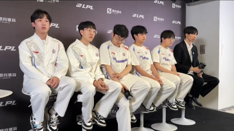 LGD赛后群访 教练:根据选手状态决定首发 第三赛段争取骑士之路