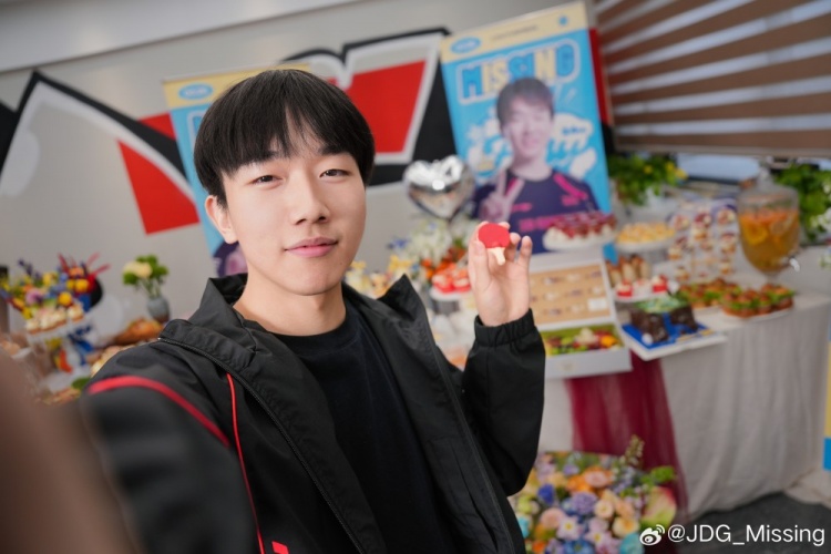 Missing答谢粉丝:谢谢大家的生日礼物和祝福!我会继续加油的!