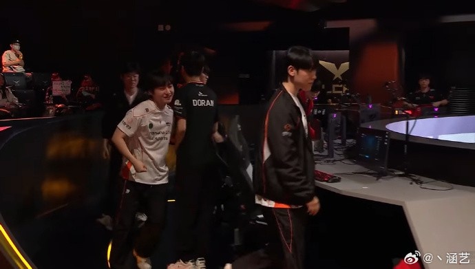 涵艺看HLE横扫T1:差距比预期大得多 两把MidGap!其他人也不干净