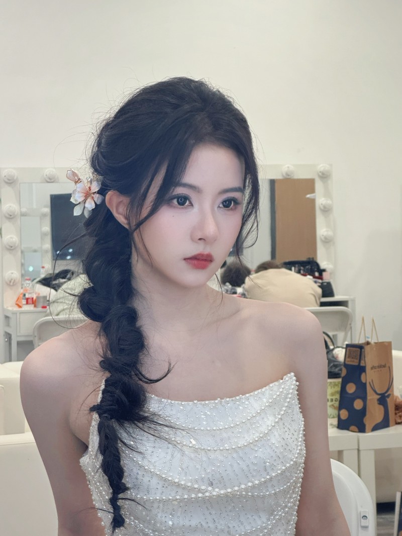 好米😍解说方游晒照：子弹是故意打偏的， 玫瑰是无意走丢的