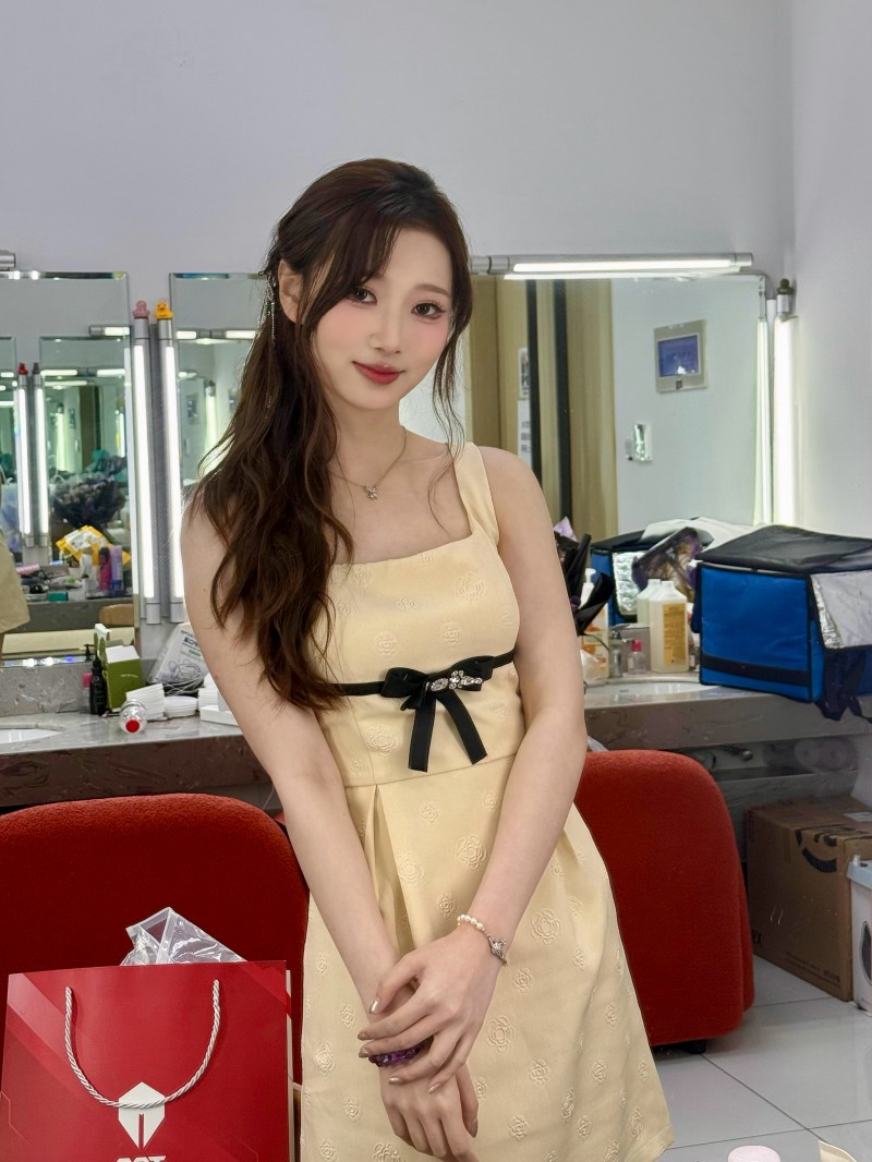 刘姐你好美💕美女主持阿芙晒照：优雅长裙+摄