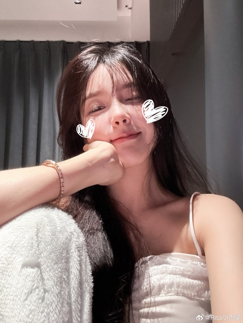 塔子姐别考验我了!Rita更博晒照:该续铁粉了!