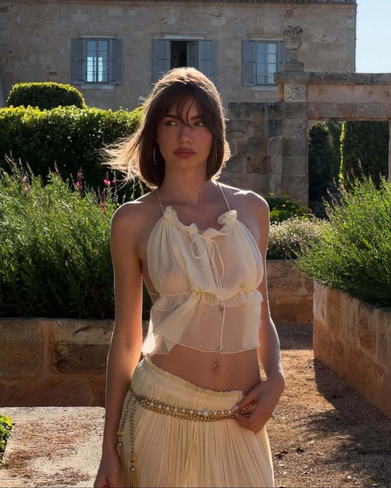 Mara Lafontan:Last pic is me after 56 months of winter