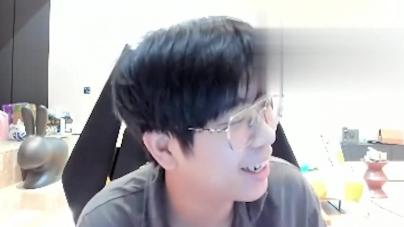 阿这？？？大黄：以前在TES偷看过晴天的大黑屁股，没看过哥哥的