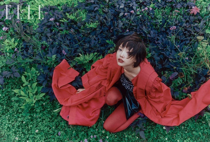 ELLE Korea November 2024周年刊，服装有Chanel、Giambattista Valli 、Balenciaga、Zuhair Murad 、Jean Paul Gaultier、Schiaparelli、Giorgio Armani 多套高定，在巴黎街头拍摄