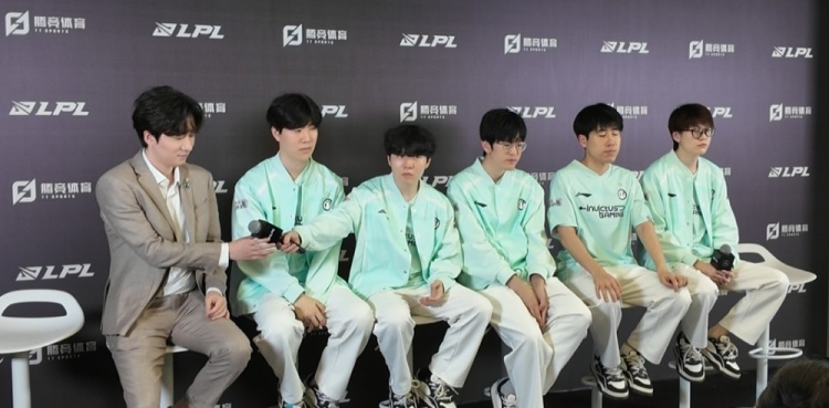 iG赛后群访 教练：大比分输掉很惋惜和可惜 会针对不足之处去调整