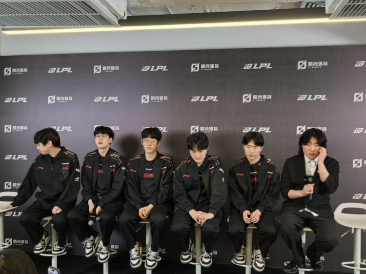 JDG赛后群访 教练:不该打架的时间段应该避开 前期要平稳渡过