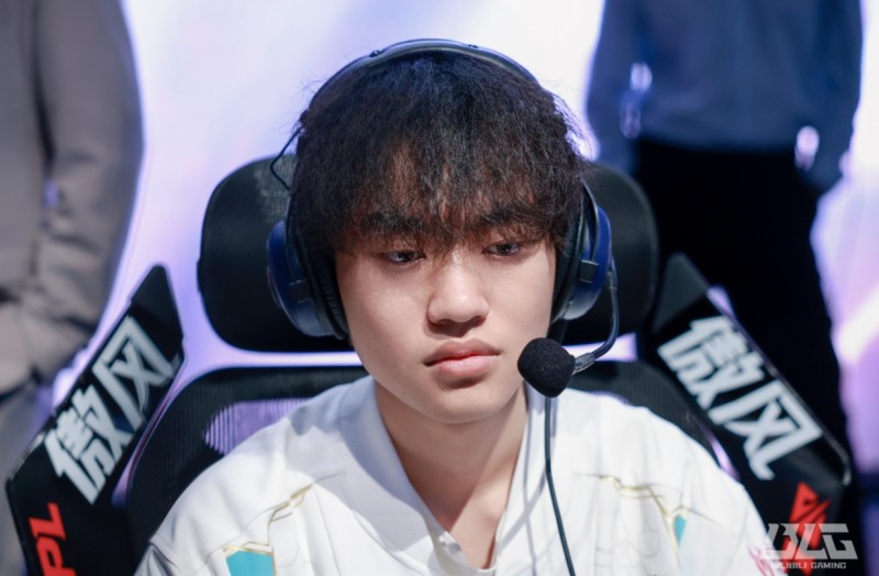 knight赛后更博:下场加油放假剪个留到msi的头发