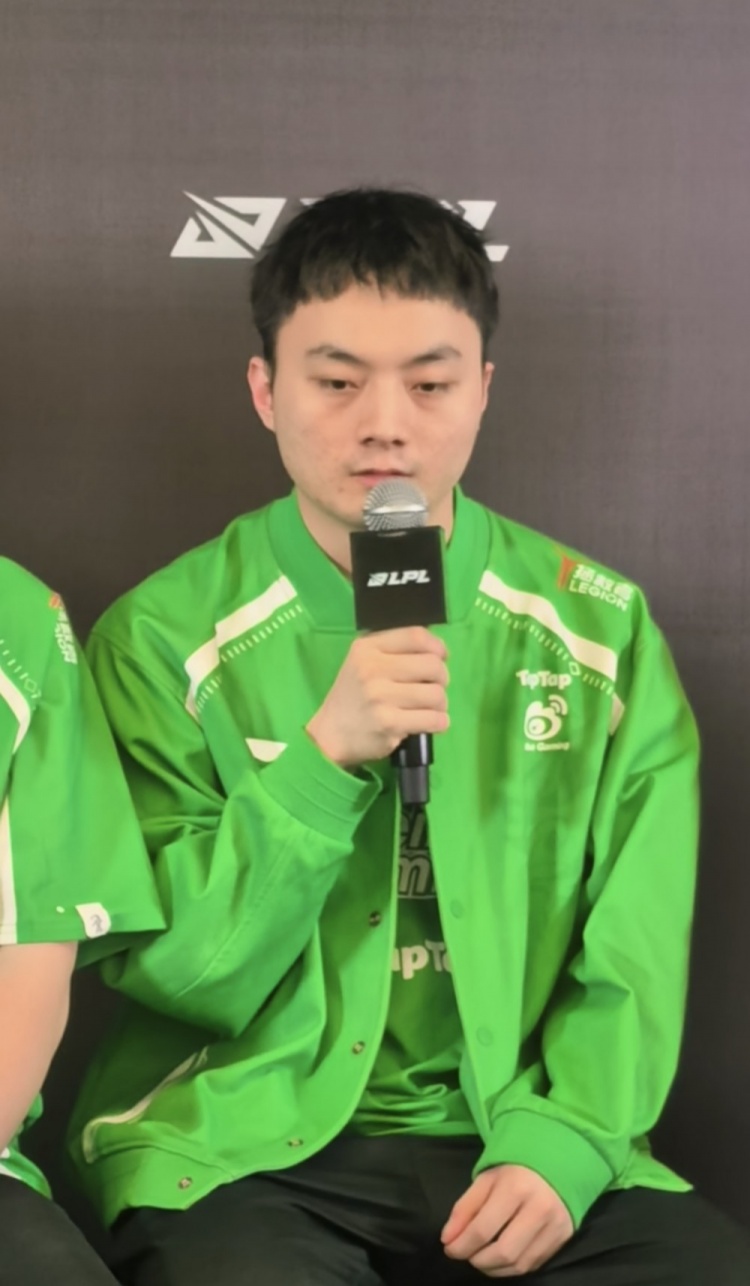 师傅你是做什么工作的?Light谈输出仅8411维鲁斯:玩到15分钟觉得Poke流更适合