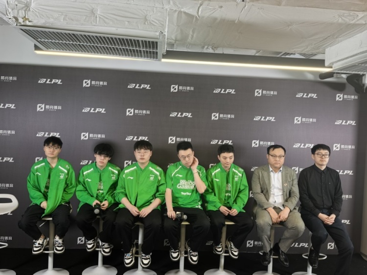 WBG赛后群访 教练:有两局都是优势输的 大家游戏内判断要更清晰