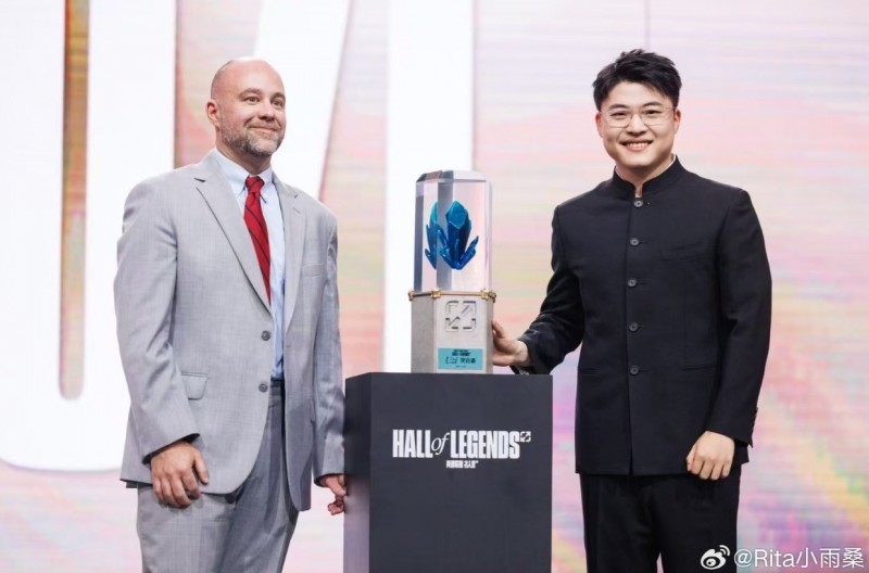 Rita晒照：恭喜UZI！🎉现场见证荣耀时刻！