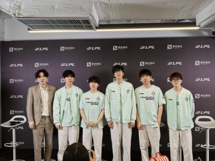 iG赛后群访 教练：我们正在努力让大家看到我们进步的表现