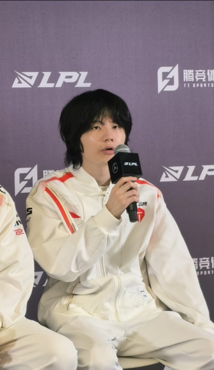 陀螺被抽散了？Crisp：第二赛段团队配合没以前好 比赛失误也更多