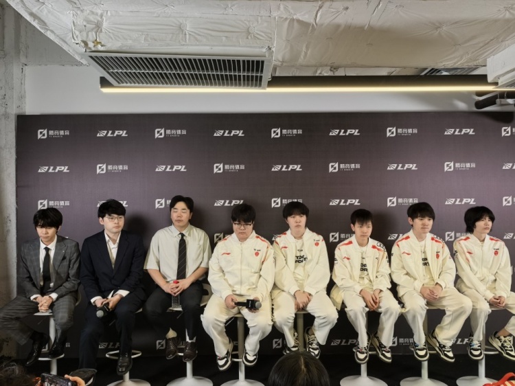 TES赛后群访 JKL：第三赛段会更加努力 争取展现出更好的团队面貌