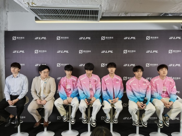 BLG赛后群访 Elk:今天的表现没有前两场好 回去调整下自身状态