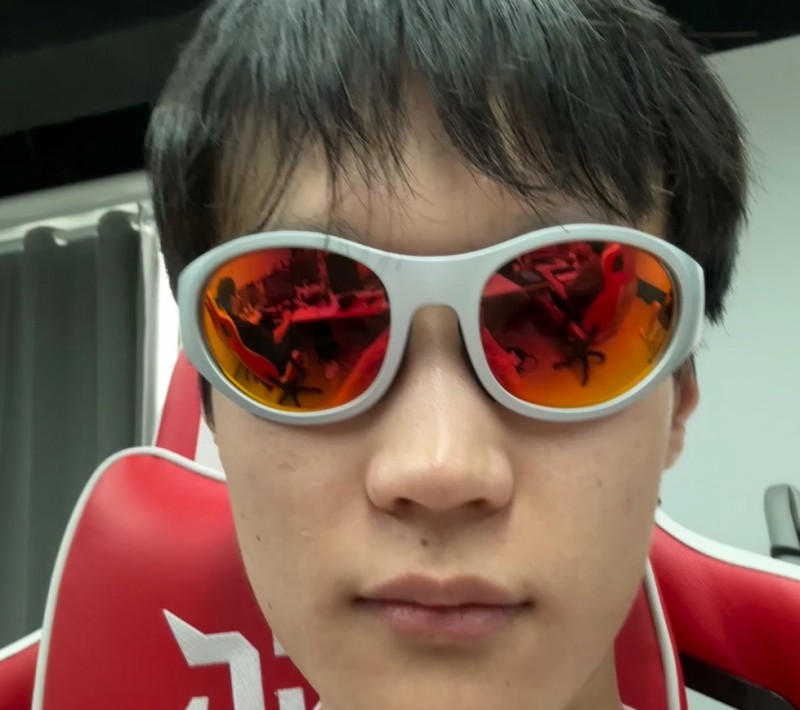 战胜BLG香克斯赛后更博:希望大家永远为自己而活 不要浪费时间成为别人期待的你