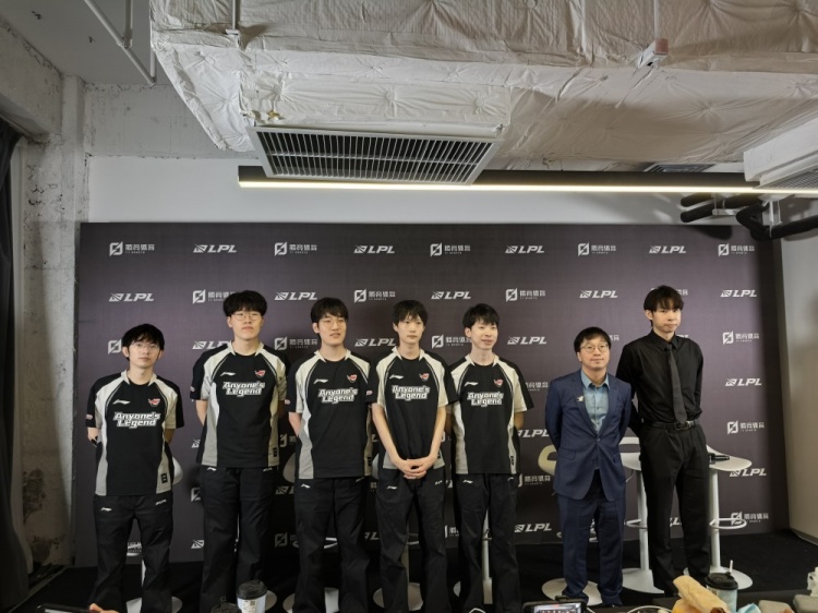 AL赛后群访 Tabe教练:我觉得我们今天打出来的内容就配这个冠军