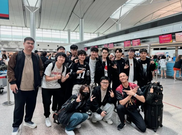 启程出征MSI!GAM发布队伍机场合照:大家温哥华见啦