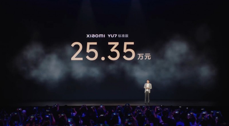 要暴揍马斯克？雷军宣布YU7定价25.35万起 多个技术参数超越特斯拉Model Y