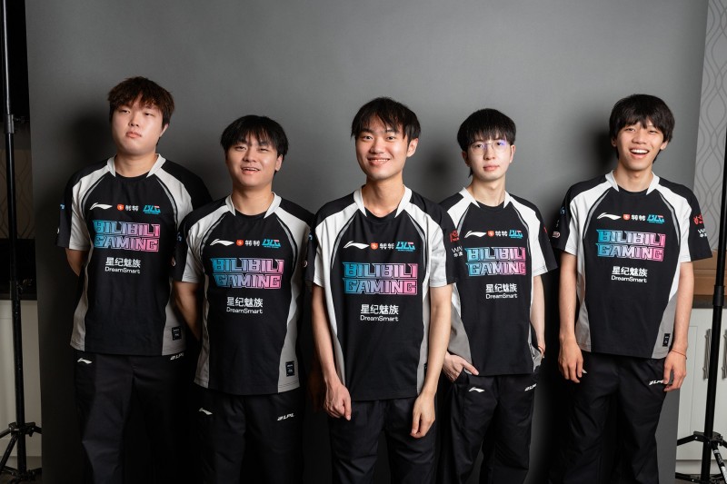 Knight:只要和队友配合好,我的实力是完全可以赢Faker/Chovy的!