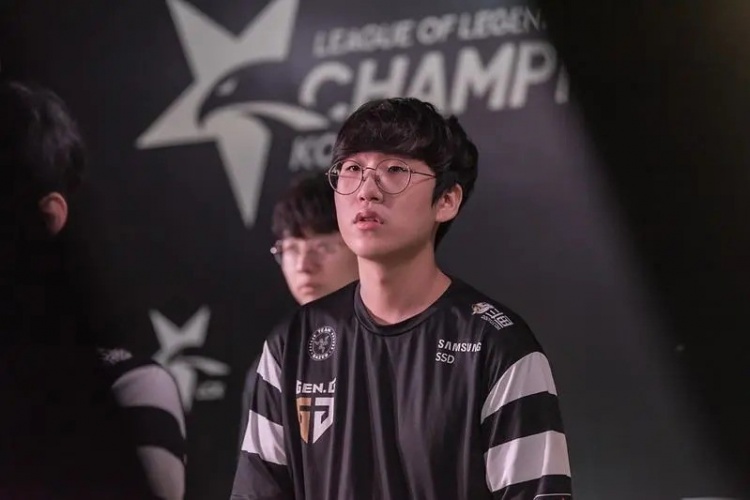 Ruler:当游戏陷入劣势时,Chovy会果断进行判断