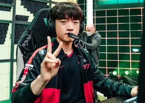 Keria：我跟Zeus还会保持联系，就像平常相处时一样