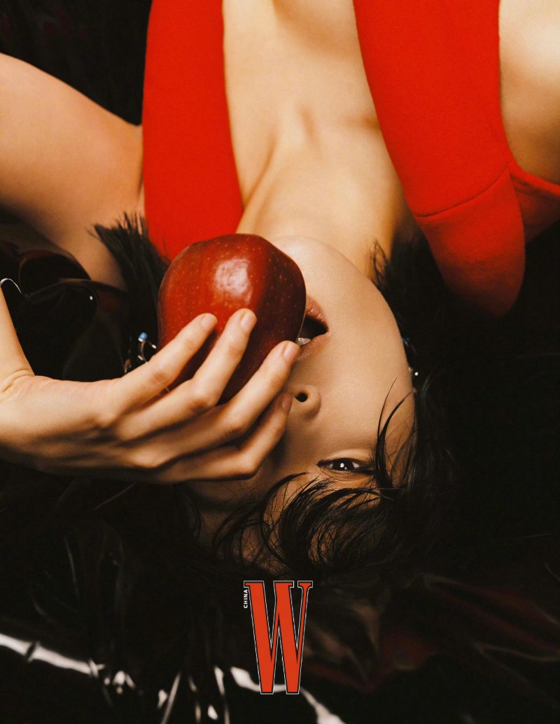 W Magazine 中文版「The Extra Story Of The Knockout」主题大片,齐集“狂飙”大片🔥🖤♥️💋