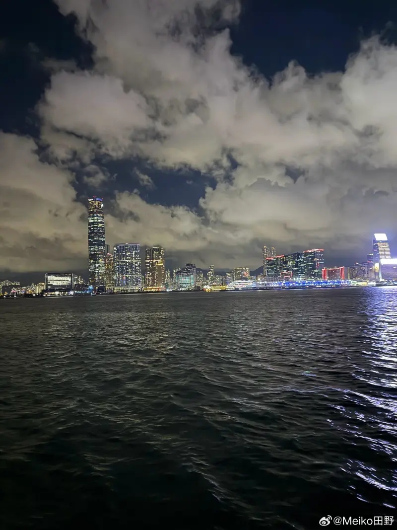 Meiko更新动态：心心念念的面，再给大家发一点随手拍的夜景