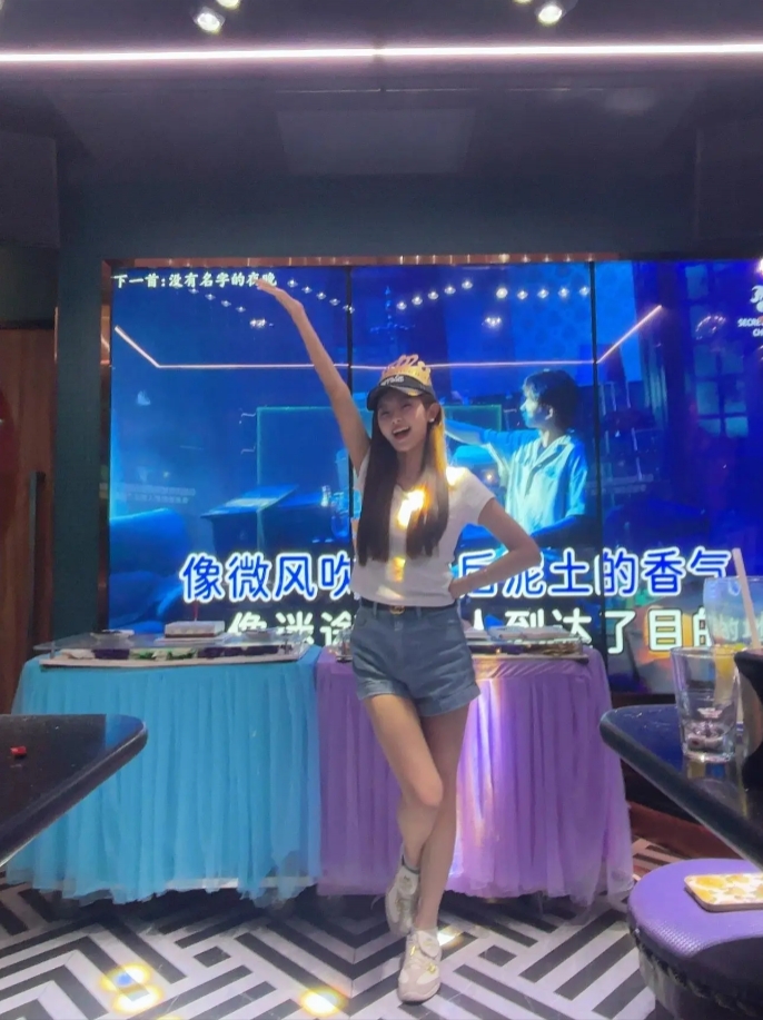 运动风这一块！LPL官方主持泱泱分享生日照片：今天🎂