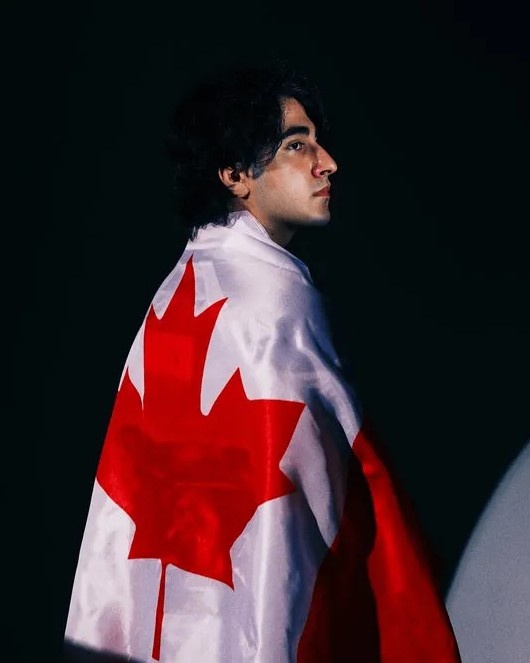 FLY分享Massu身披加拿大国旗照片:他这么做是为了加拿大!