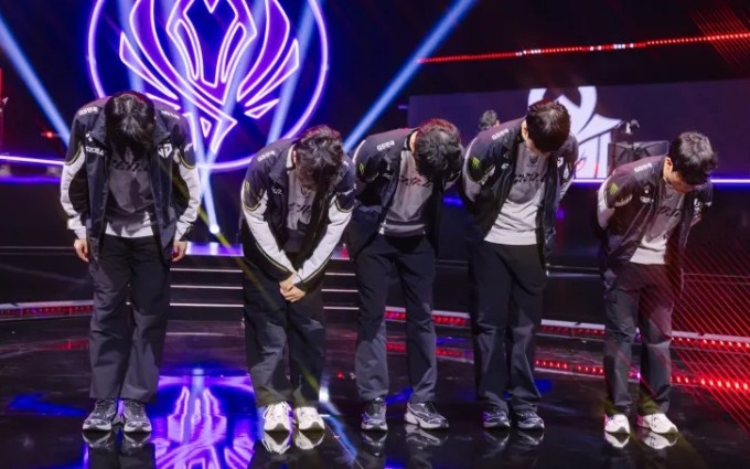 LoL官推发布GEN/AL/BLG/T1战队返图：首轮的获胜者✅