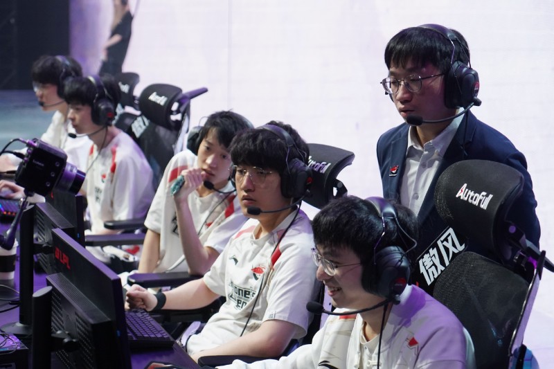 不能一起骂?AL丢赛点超话乱成一锅粥:你骂Tabe我回击圣枪哥 两边相互指责