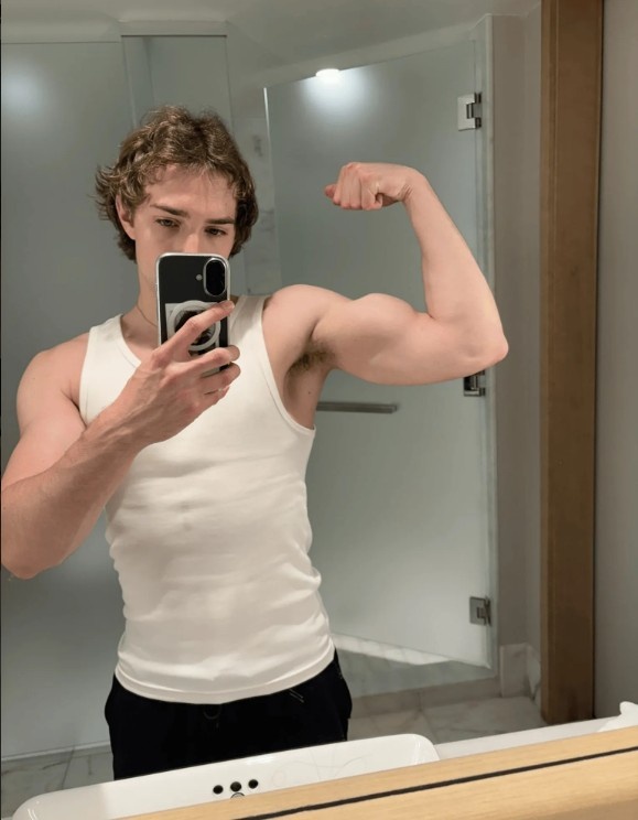 FLY辅助Busio赛后亮肌肉照:北美 > 欧洲