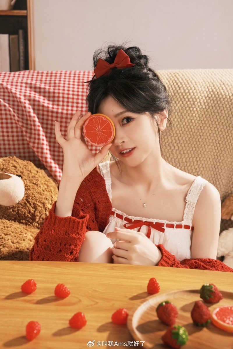 可爱的娟!DOTA2主持Ams更博晒照:没啥,就是想发两张照片