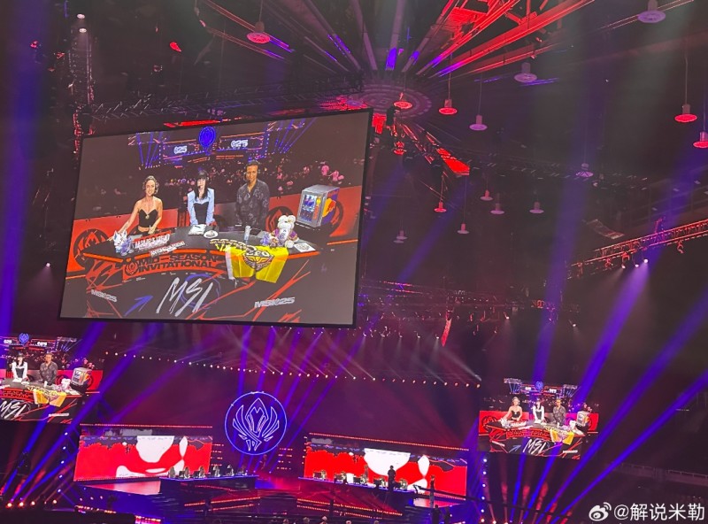 米勒晒照：起床看比赛了！AL VS CFO，现场已就位