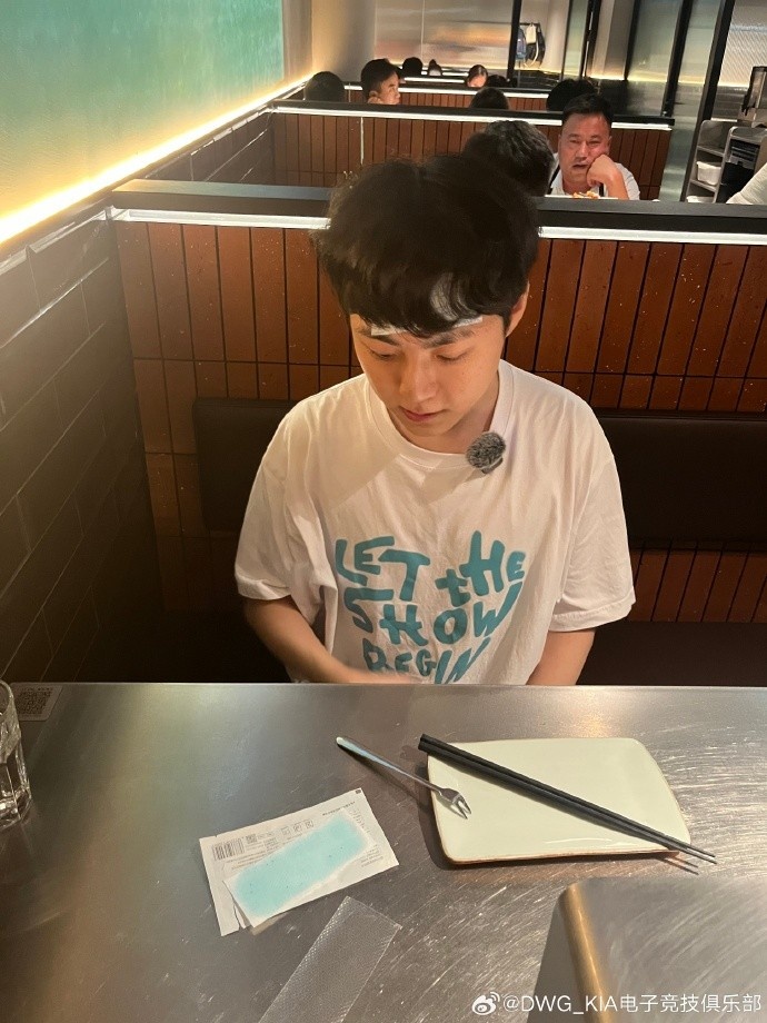 哎哟好吃！ShowMaker上海之旅排队一小时吃上羊肉串